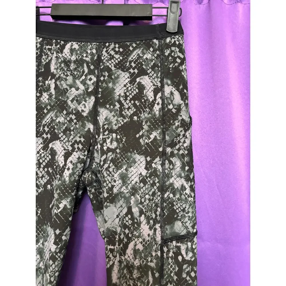 Lululemon Athletica High Rise Paddle Crop 15.75